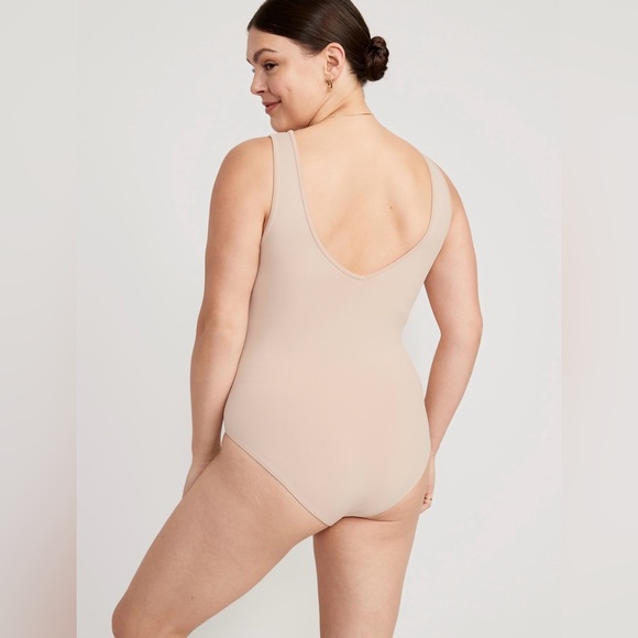 Old Navy| Seamless V-Neck Tank Bodysuit - Picture 6 of 6